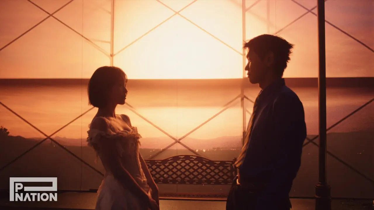 Crush《seesaw (Feat. IU)》中文歌詞翻譯|明明很喜歡你,卻連牽手都笨拙